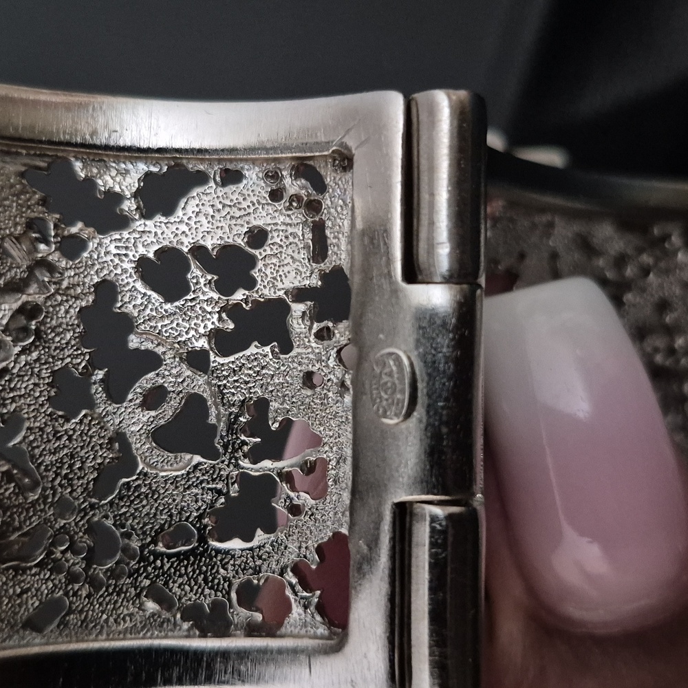 ***SOLD***SOLD*** Chanel 2010 Fall cuff. - Picture 3 of 6